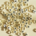 Божественный хаос Gates of Olympus с разбросанными олимпийскими символами